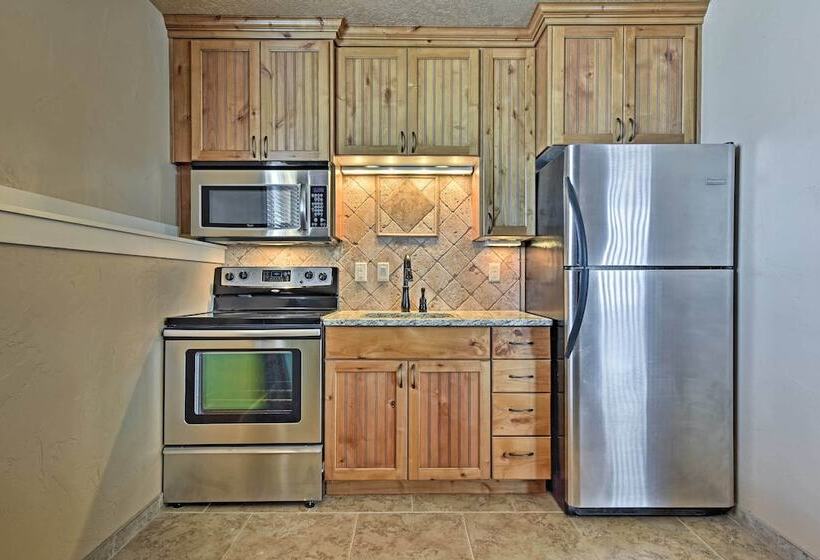 Cabin W/ Beach Access, Sport Court, Hot Tub & View