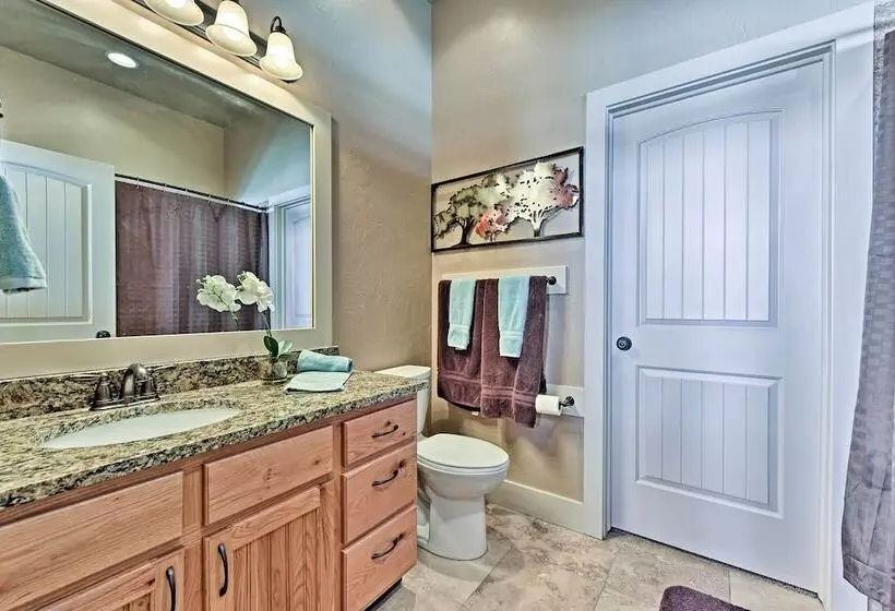Cabin W/ Beach Access, Sport Court, Hot Tub & View