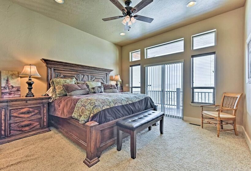 Cabin W/ Beach Access, Sport Court, Hot Tub & View