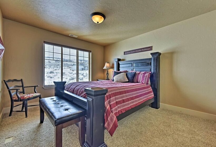 Cabin W/ Beach Access, Sport Court, Hot Tub & View