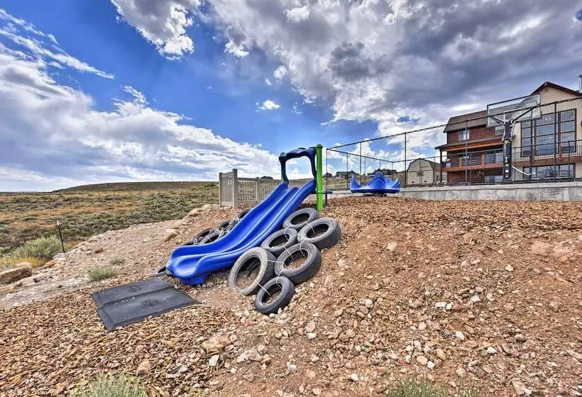 Cabin W/ Beach Access, Sport Court, Hot Tub & View