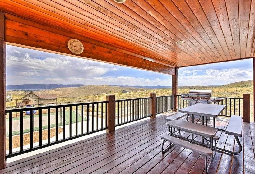 Cabin W/ Beach Access, Sport Court, Hot Tub & View