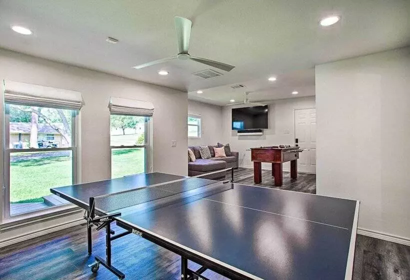 Remodeled Cedar Creek Lake Retreat W/ Fire Pit!