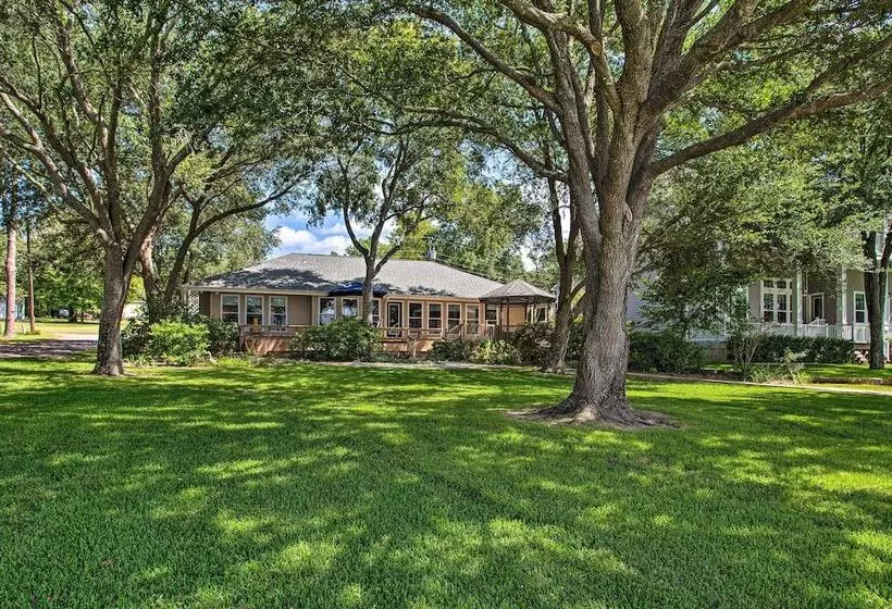 Remodeled Cedar Creek Lake Retreat W/ Fire Pit!