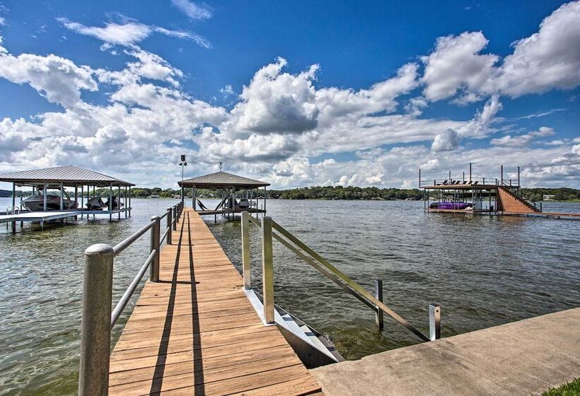 Remodeled Cedar Creek Lake Retreat W/ Fire Pit!