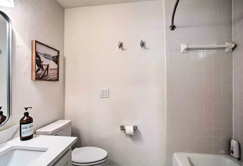 Remodeled Cedar Creek Lake Retreat W/ Fire Pit!