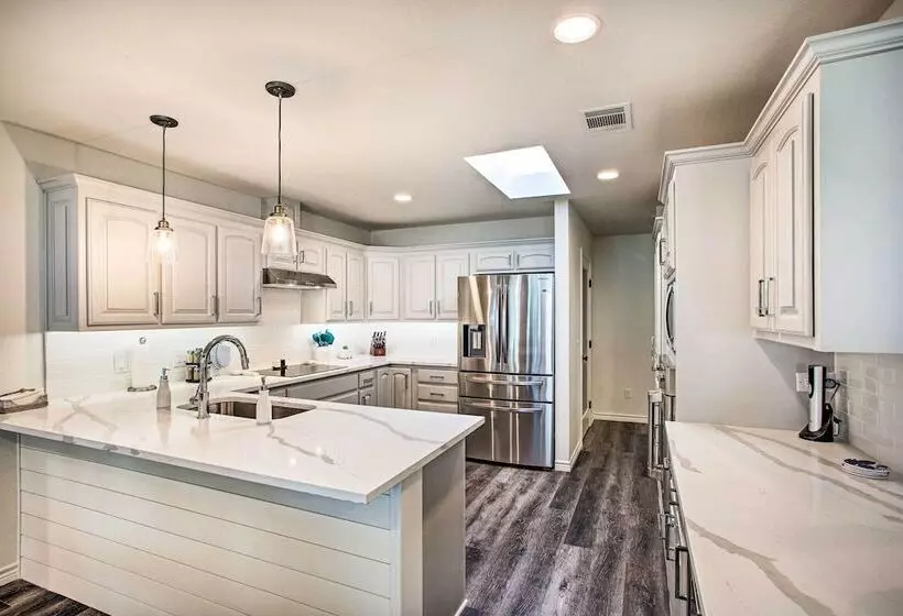 Remodeled Cedar Creek Lake Retreat W/ Fire Pit!