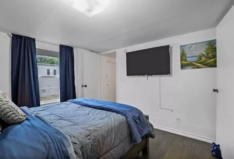 Near Water: Lake Dallas Home W/ Furnished Patio!