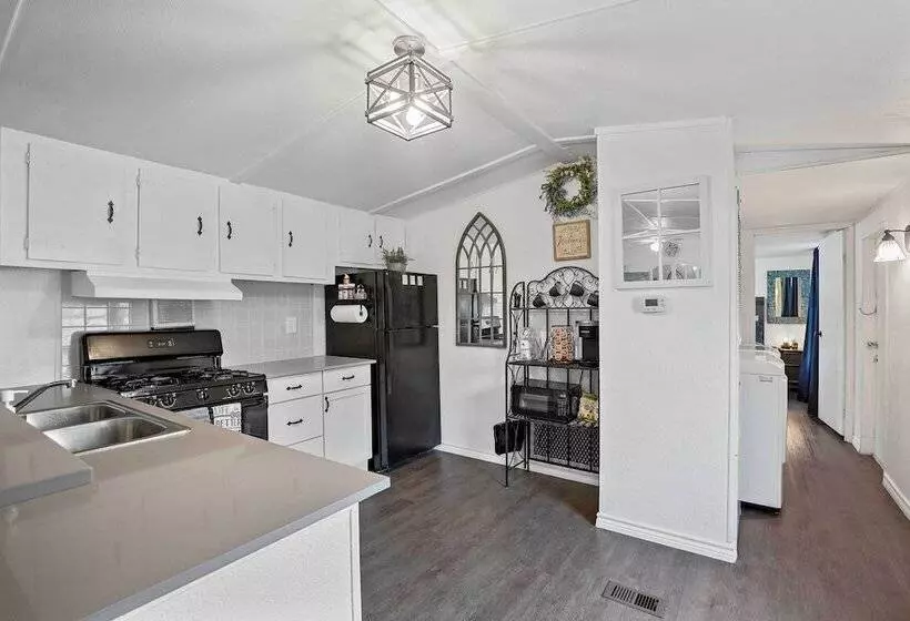 Near Water: Lake Dallas Home W/ Furnished Patio!