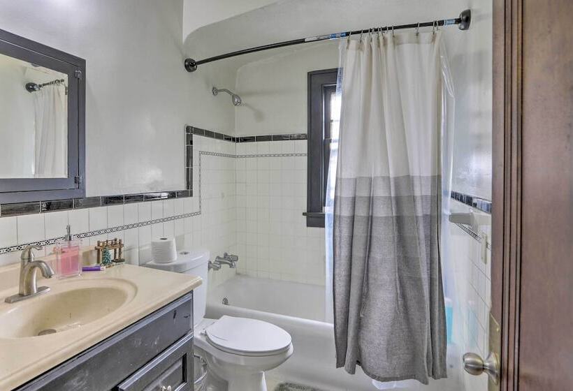 Cleveland Area Home W/ Deck < 10 Mi To Dtwn!