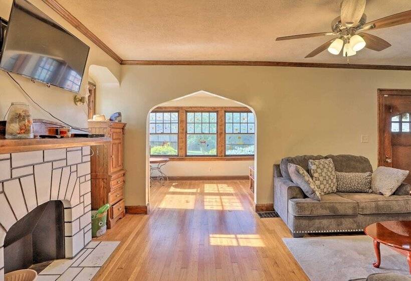 Cleveland Area Home W/ Deck < 10 Mi To Dtwn!