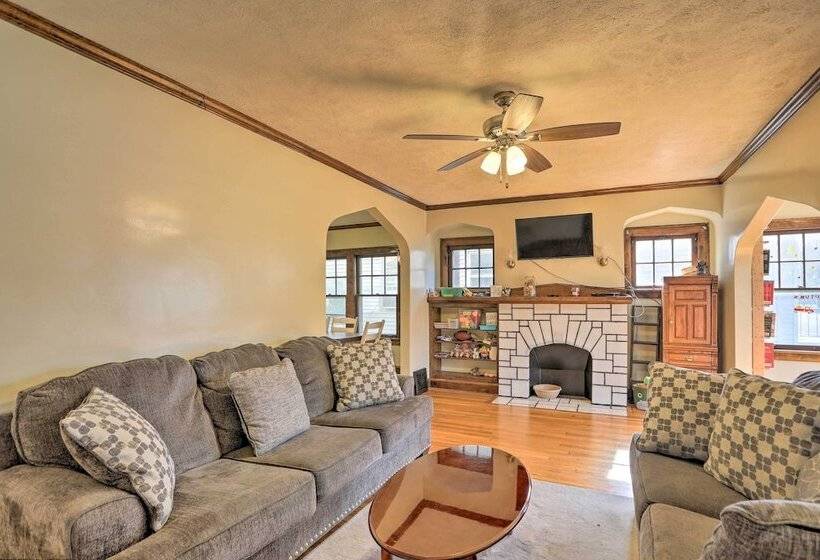 Cleveland Area Home W/ Deck < 10 Mi To Dtwn!