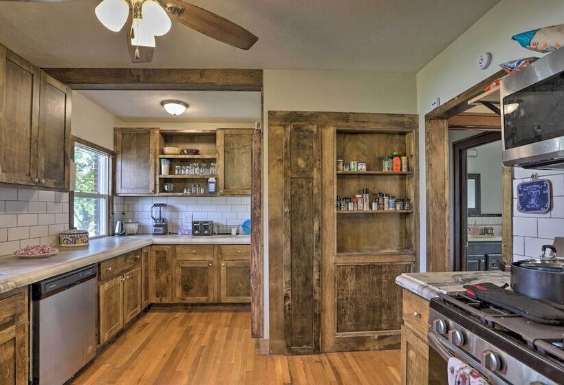 Cleveland Area Home W/ Deck < 10 Mi To Dtwn!