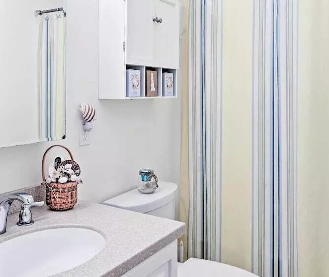 Coastal Wells Cottage W/ Access To Game Room & Gym