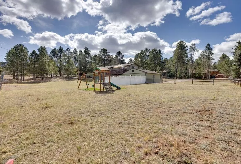 Comforting Woodland Park Home W/ Fire Pit!