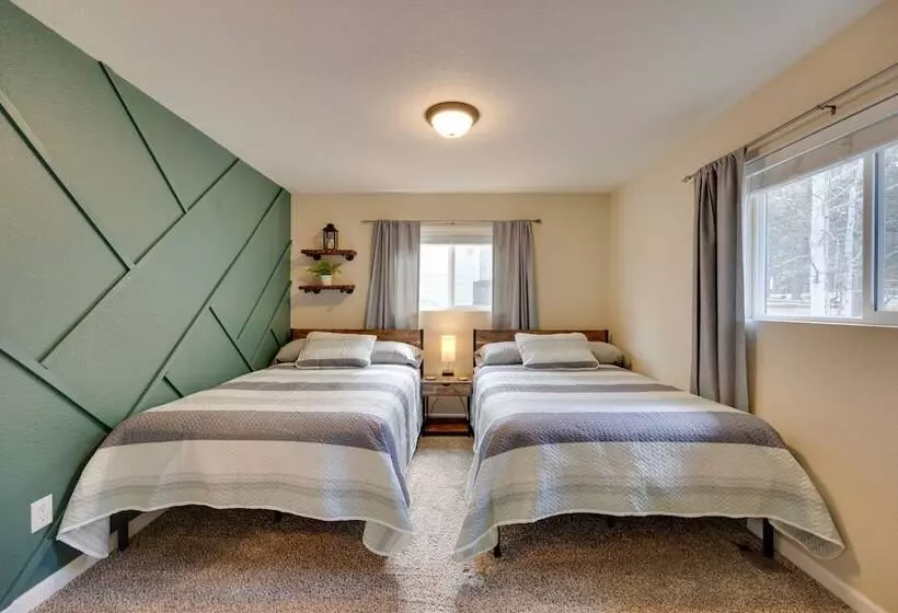 Comforting Woodland Park Home W/ Fire Pit!