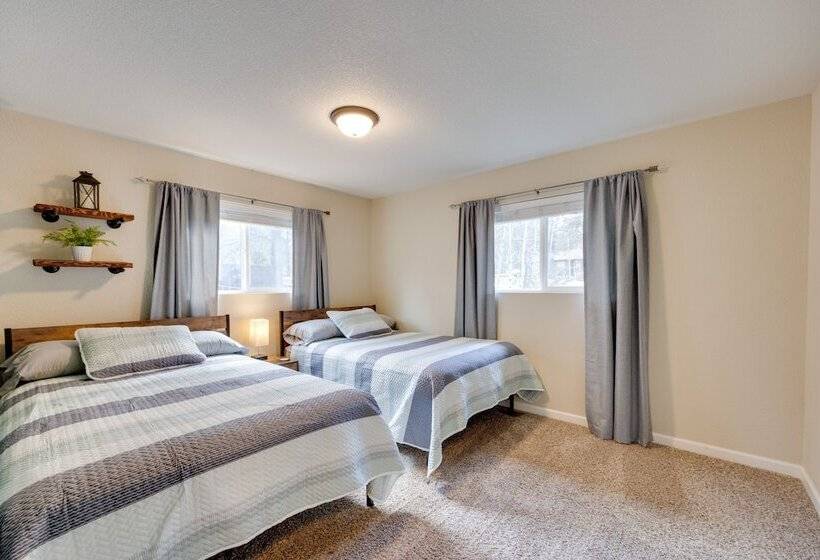 Comforting Woodland Park Home W/ Fire Pit!