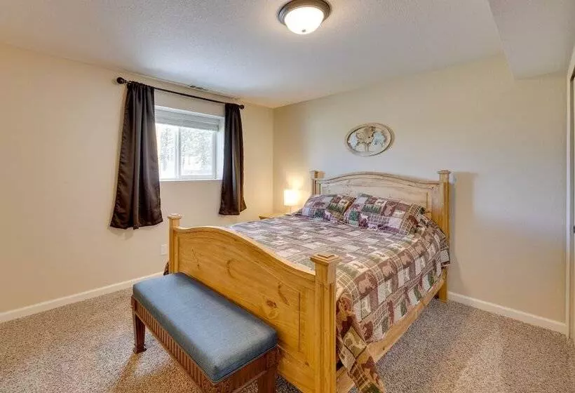 Comforting Woodland Park Home W/ Fire Pit!