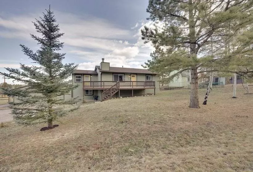 Comforting Woodland Park Home W/ Fire Pit!