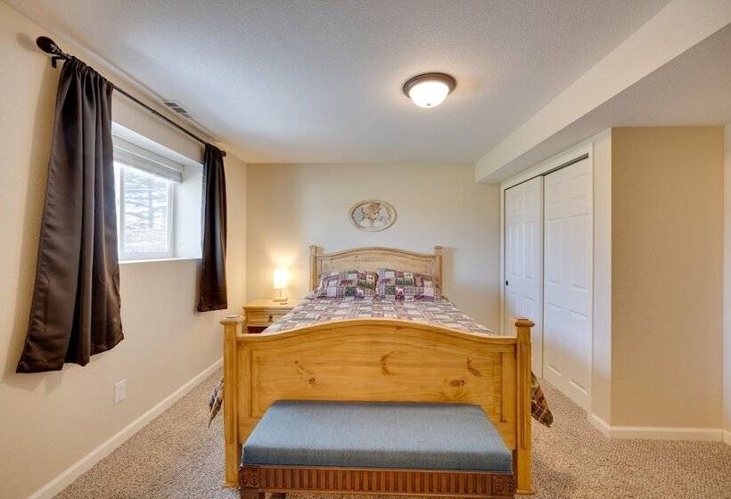 Comforting Woodland Park Home W/ Fire Pit!