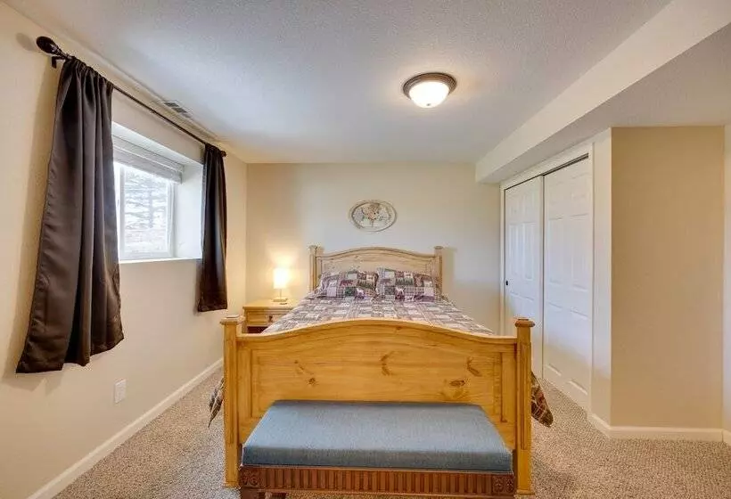 Comforting Woodland Park Home W/ Fire Pit!