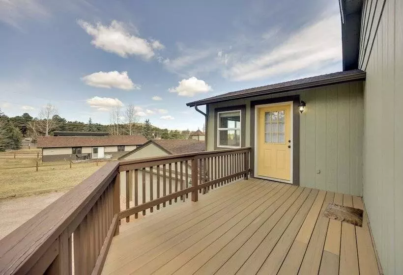 Comforting Woodland Park Home W/ Fire Pit!