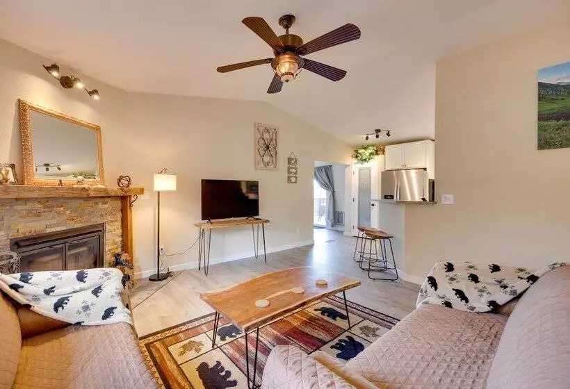 Comforting Woodland Park Home W/ Fire Pit!