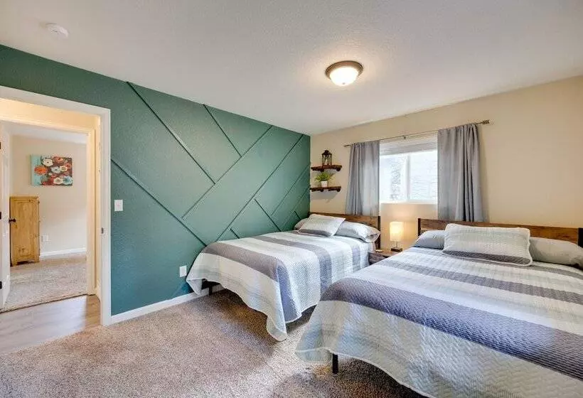 Comforting Woodland Park Home W/ Fire Pit!