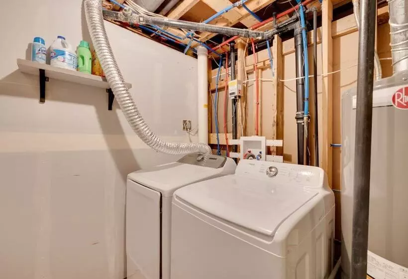 Comforting Woodland Park Home W/ Fire Pit!