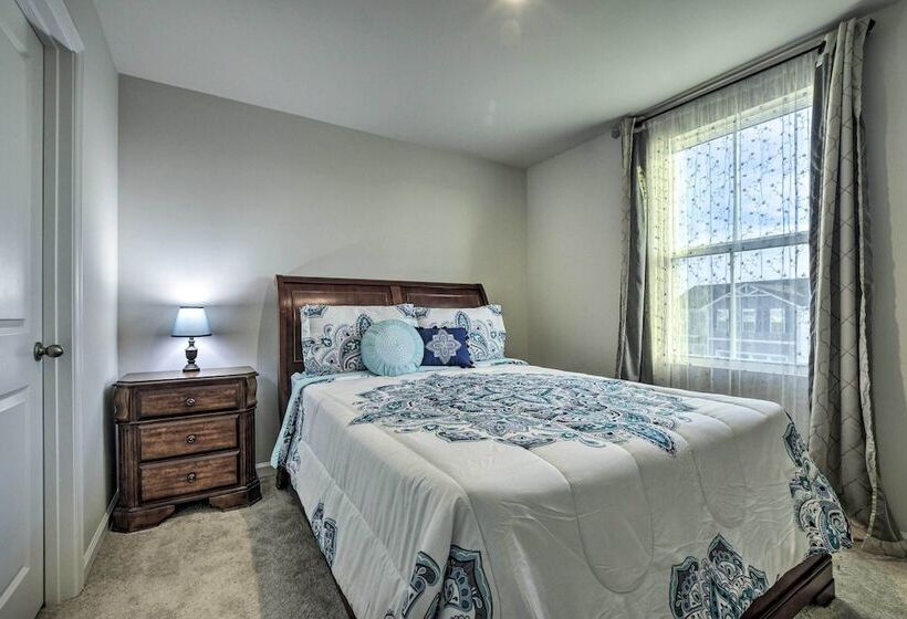 9 Mi To Duke University: Spacious Home W/ Yard!