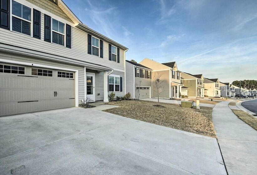 9 Mi To Duke University: Spacious Home W/ Yard!