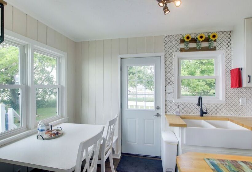 Cozy Fremont Cottage On Lake Poygan + Fishing Dock