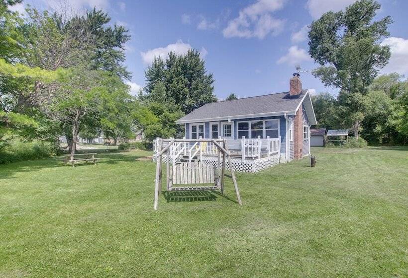Cozy Fremont Cottage On Lake Poygan + Fishing Dock