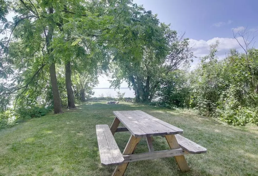 Cozy Fremont Cottage On Lake Poygan + Fishing Dock