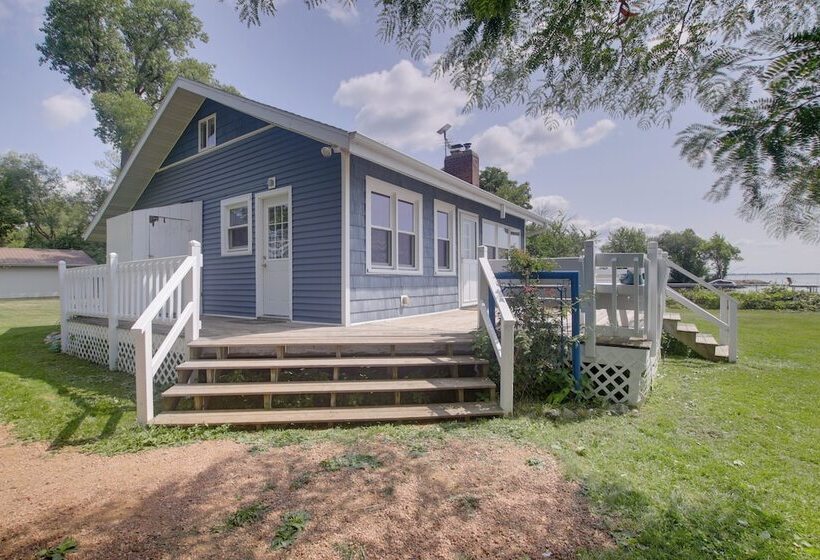 Cozy Fremont Cottage On Lake Poygan + Fishing Dock