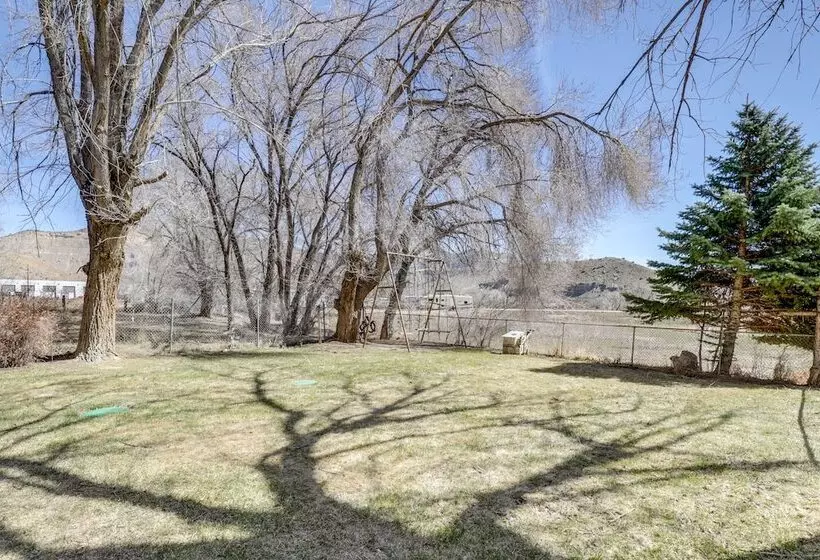 Cozy Helper Home W/ Fenced Yard, Pets Welcome