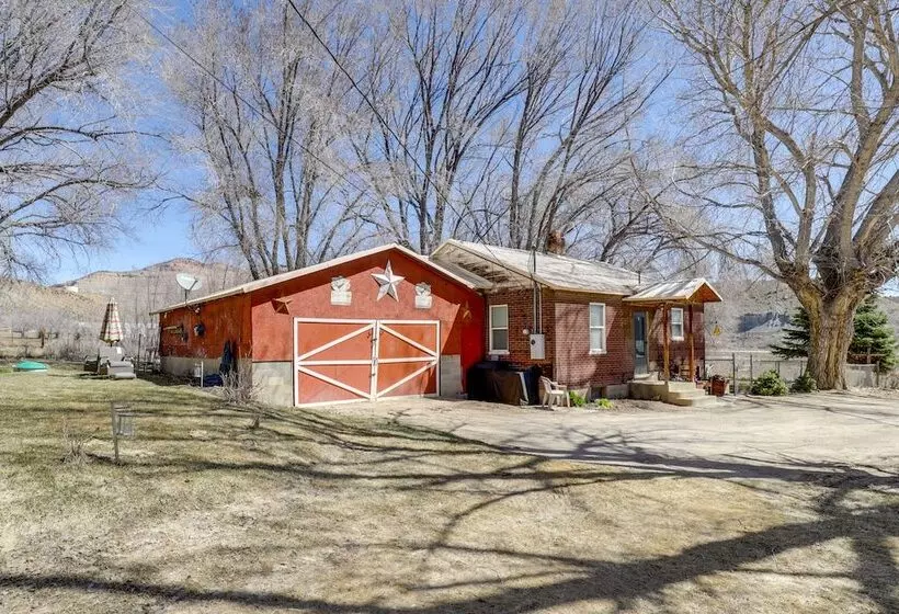 Cozy Helper Home W/ Fenced Yard, Pets Welcome