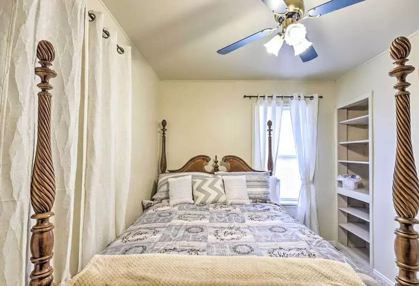 Cozy Helper Home W/ Fenced Yard, Pets Welcome