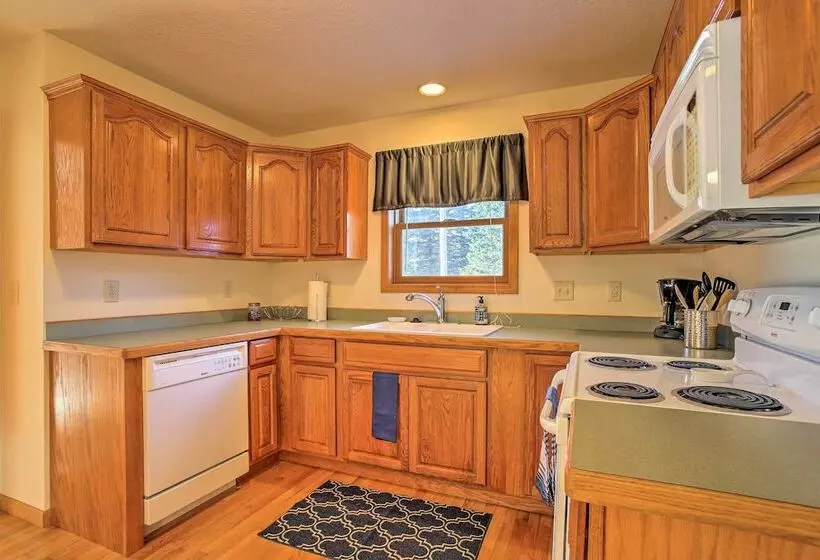 Cozy Riverfront Home W/ Fire Pit In Houghton Lake!