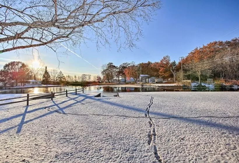 Cozy Riverfront Home W/ Fire Pit In Houghton Lake!
