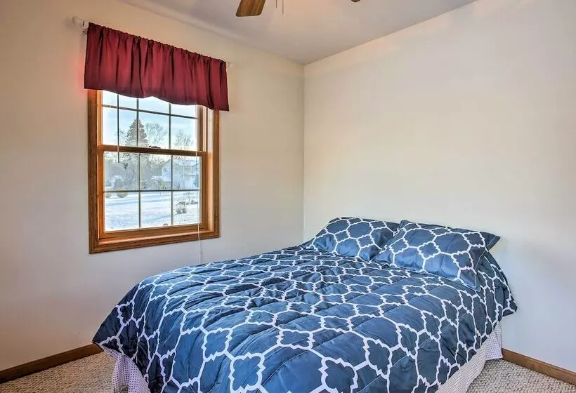 Cozy Riverfront Home W/ Fire Pit In Houghton Lake!