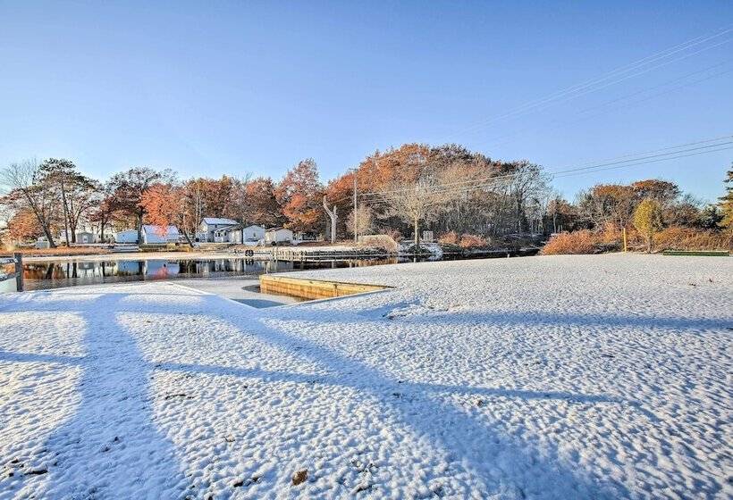 Cozy Riverfront Home W/ Fire Pit In Houghton Lake!
