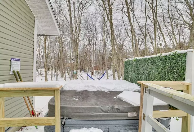 Tobyhanna Home W/ Hot Tub & Fire Pit: Walk To Lake