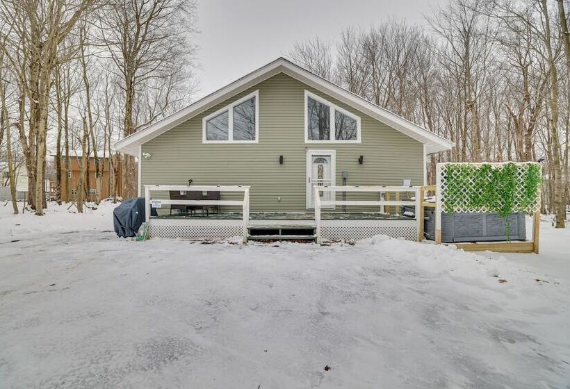 Tobyhanna Home W/ Hot Tub & Fire Pit: Walk To Lake