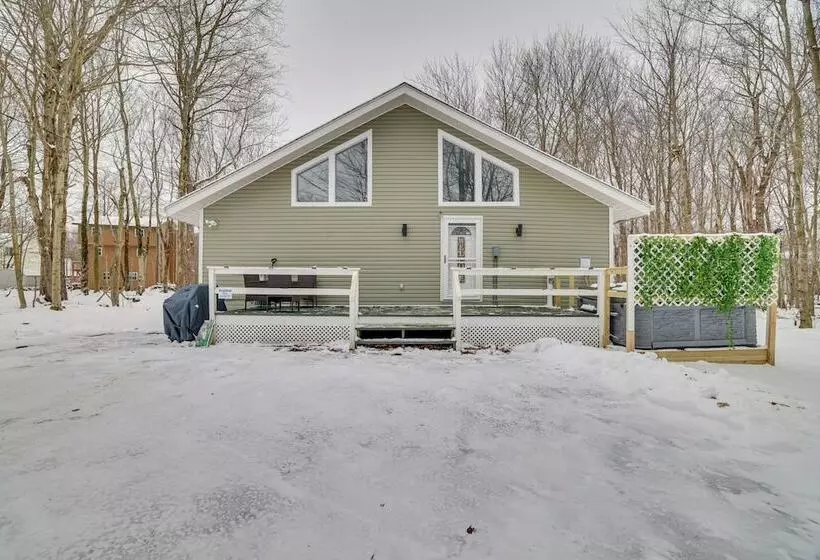 Tobyhanna Home W/ Hot Tub & Fire Pit: Walk To Lake