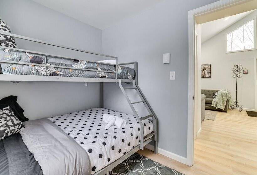 Tobyhanna Home W/ Hot Tub & Fire Pit: Walk To Lake