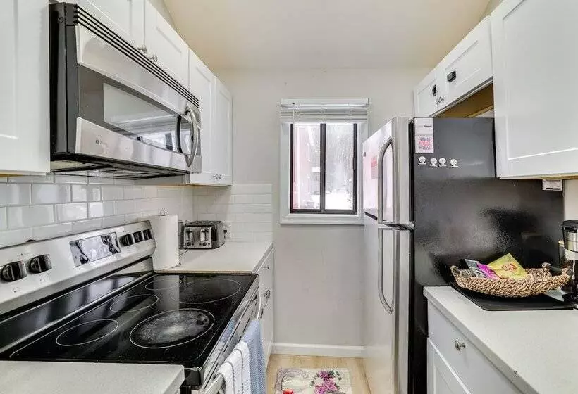 Tobyhanna Home W/ Hot Tub & Fire Pit: Walk To Lake