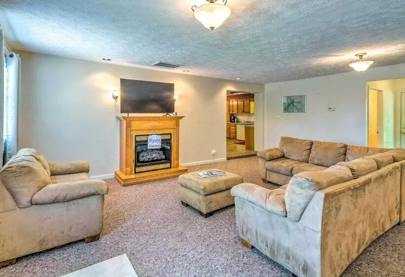 Dale Hollow Lake Haven: Private Yard + Grill!