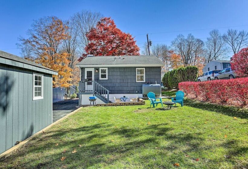 Delightful Home W/ Fire Pit, Walk To Lake!