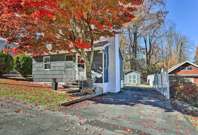 Delightful Home W/ Fire Pit, Walk To Lake!